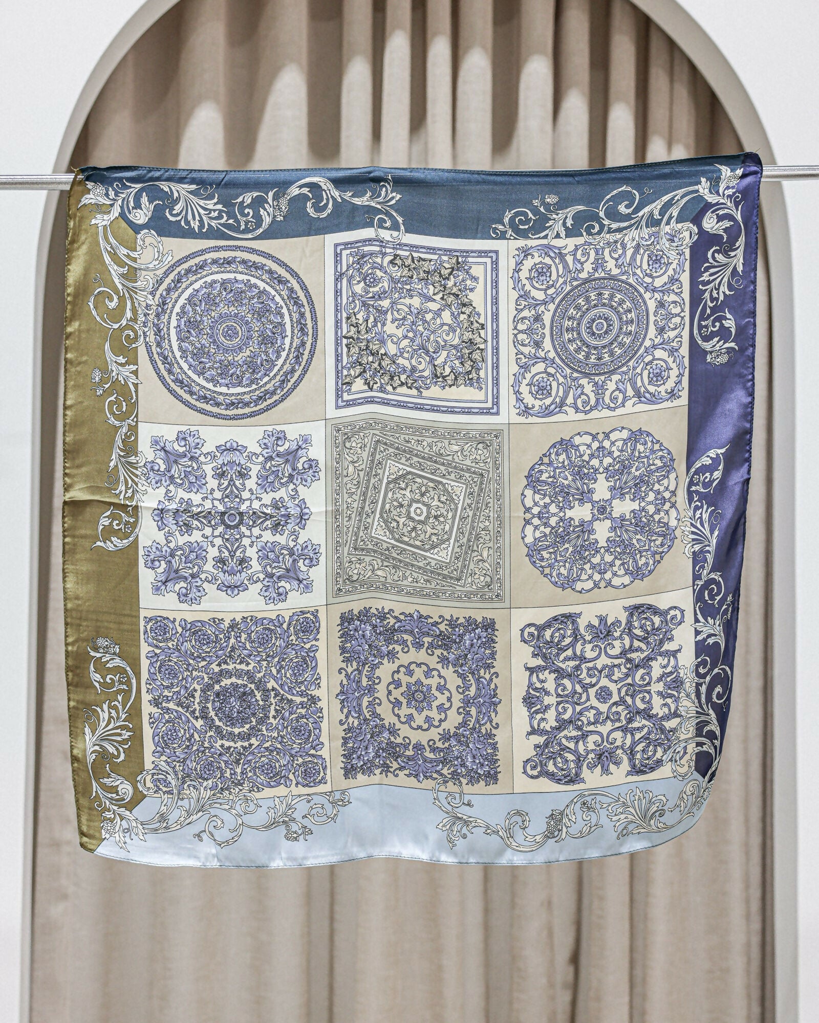 PRINTED SILK BLEND SQUARE BANDANA