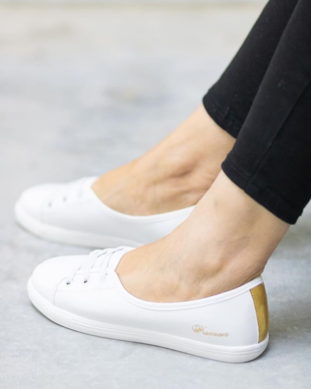 Hazaari Sneakers - White